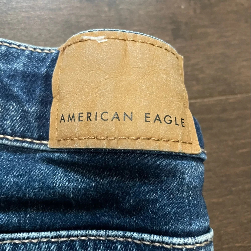 American Eagle Next Level Stretch Peak Thru Pocket Jean Shorts Women’s  2 - Picture 8 of 9